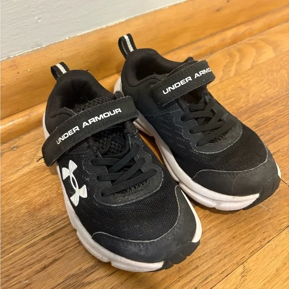 Under Armour Assert Toddler Size 11 Child Sneakers Black White Shoes - Picture 1 of 4